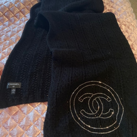 CHANEL Accessories - 100% Authentic CHANEL Cashmere Chain CC Scarf CHANEL Accessories - 100% Authentic CHANEL Cashmere Chain CC Scarf